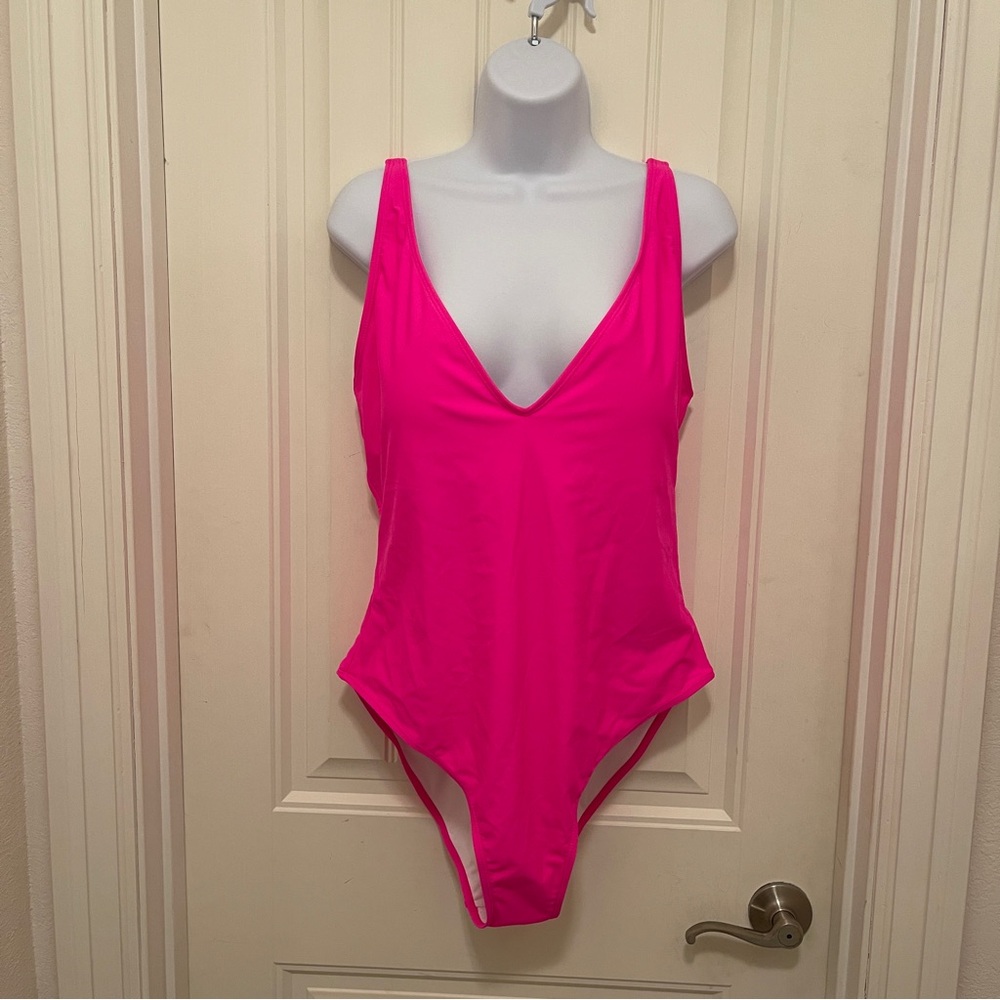 B2Prity 1 piece Hot Pink Swimsuit with lace-up back Women's sz 2XL‎ Eye catching